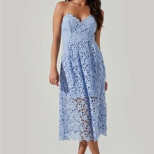 NWT ASTR Anaya Strapless Lace Midi Dress in Periwinkle, Size L